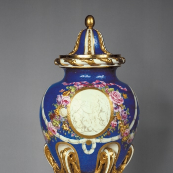 Vase 'console' of the first size and vases 'à pied de globe' or 'chinois' of the second size