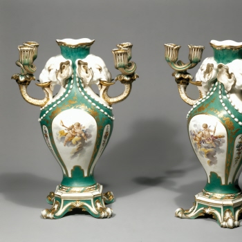 Vase 'à tête d'éléphant', of the first size