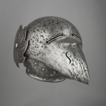 Close-helmet with lining