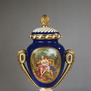   Probably vase 'à ruban' or 'à couronne' of the first size